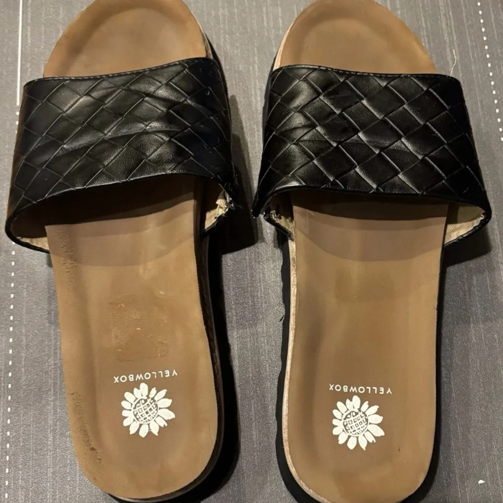 Yellow Box Kaibee black sandal slides sz 7.5 - Picture 1 of 4